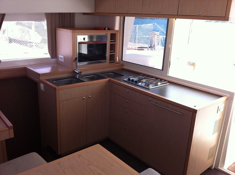 Medulin Catamaran 6 cabin 12 berths 12 guests 11.97 m Listing Number: #3596 4