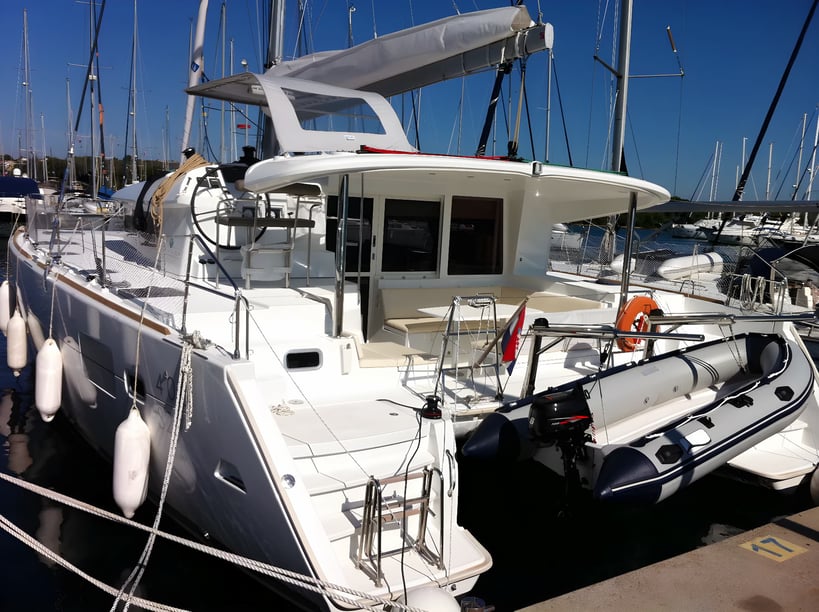 Medulin Catamaran 6 cabin 12 berths 12 guests 11.97 m Listing Number: #3596 3