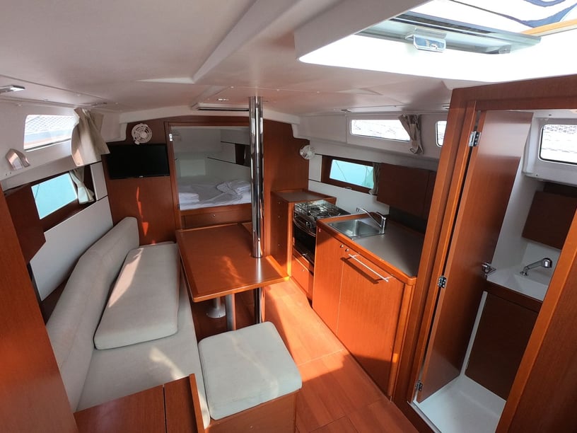 Medulin Sailboat 3 cabin 8 berths 8 guests 10.45 m Listing Number: #3599 2