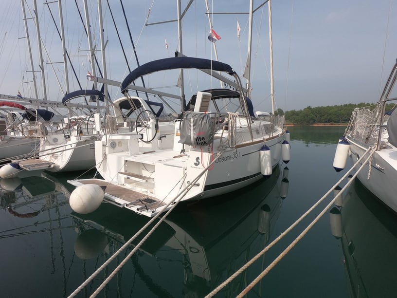 Medulin Sailboat 3 cabin 8 berths 8 guests 10.45 m Listing Number: #3599