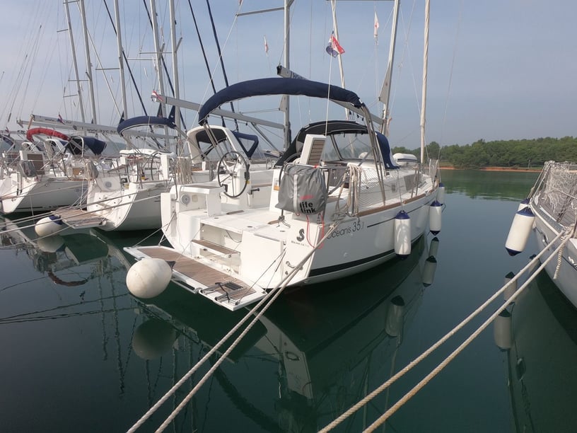 Medulin Sailboat 3 cabin 8 berths 8 guests 10.45 m Listing Number: #3599 3