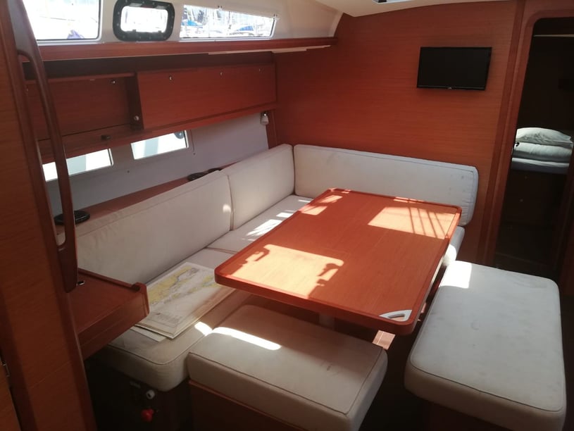 Medulin Sailboat 4 cabin 10 berths 10 guests 14.15 m Listing Number: #3613 2