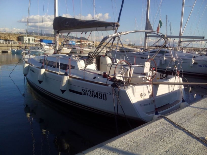 Salerno Zeilboot Cabine 3  8  slaapplaatsen 8  gasten 11.34 m Lijstnummer: #3663