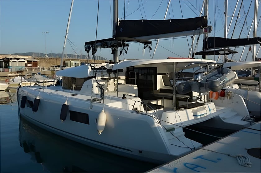 Salerne Catamaran Cabine 6  Couchettes 12  Invités 12  12.8 m Numéro de l'annonce: #3664 3