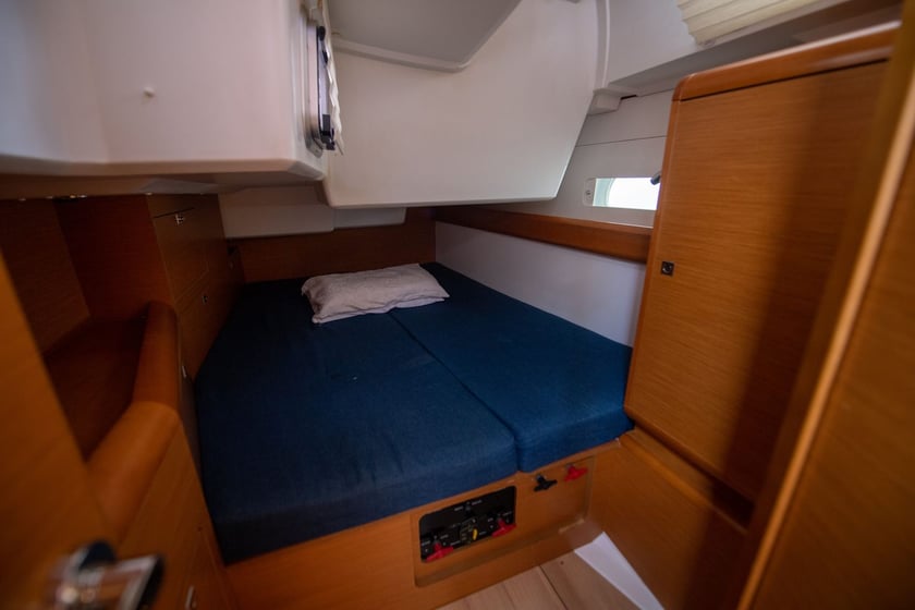 Salerno Zeilboot Cabine 5  12  slaapplaatsen 12  gasten 15.75 m Lijstnummer: #3668 5