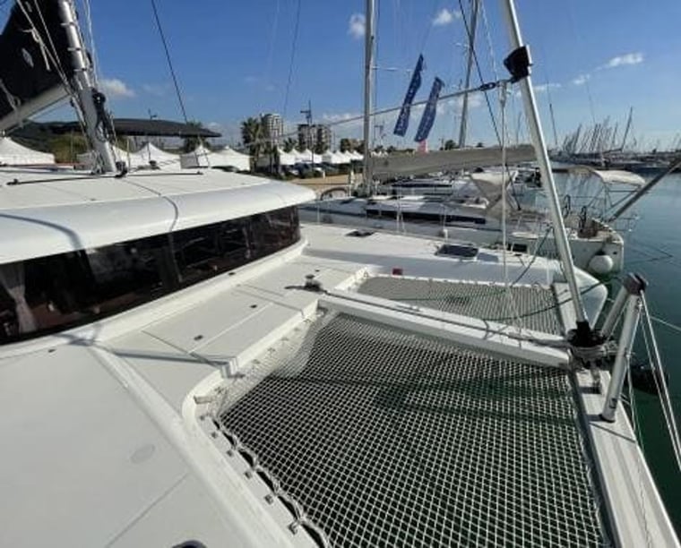 Salerne Catamaran Cabine 4  Couchettes 10  Invités 10  12.8 m Numéro de l'annonce: #3679 4