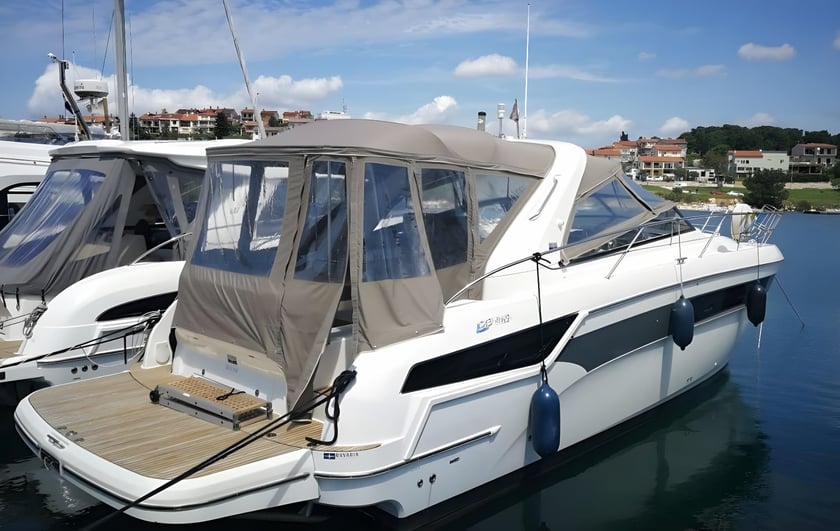 Pula Yacht à moteur Cabine 2  Couchettes 5  Invités 5  12.22 m Numéro de l'annonce: #3790 4