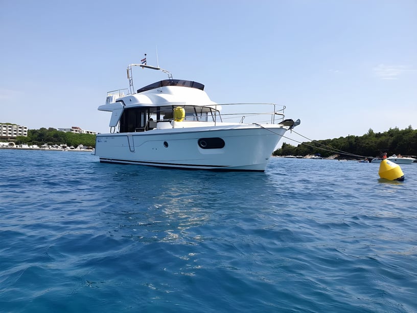 Biograd Motorboot Cabine 2  6  slaapplaatsen 6  gasten 11.29 m Lijstnummer: #3791 4