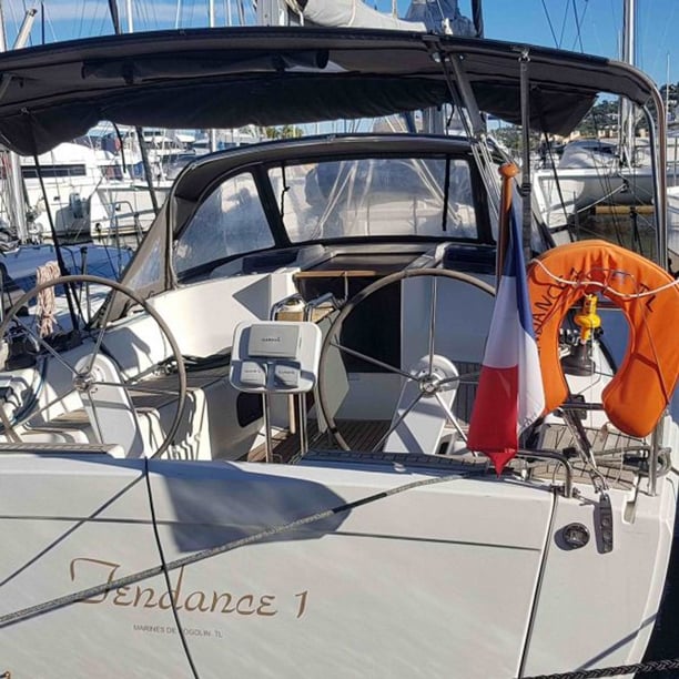 Cogolin Segelboot 3 Kabine 8 Liegeplätze 8 Gäste 9.99 m Nummer des Inserats: #3812 4