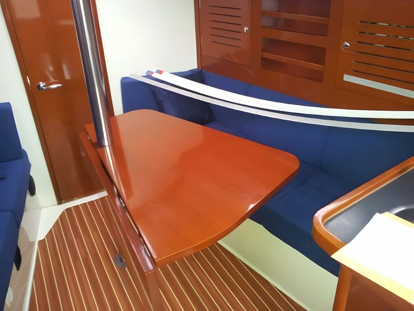 Cogolin Sailboat 2 cabin 4 berths 4 guests 9.62 m Listing Number: #3818 5