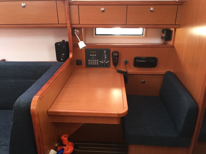 Prevesa Segelboot 3 Kabine 7 Liegeplätze 8 Gäste 12.35 m Nummer des Inserats: #3843 5