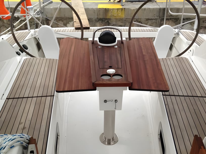 Preveza Zeilboot Cabine 3  8  slaapplaatsen 8  gasten 12.35 m Lijstnummer: #3850 5