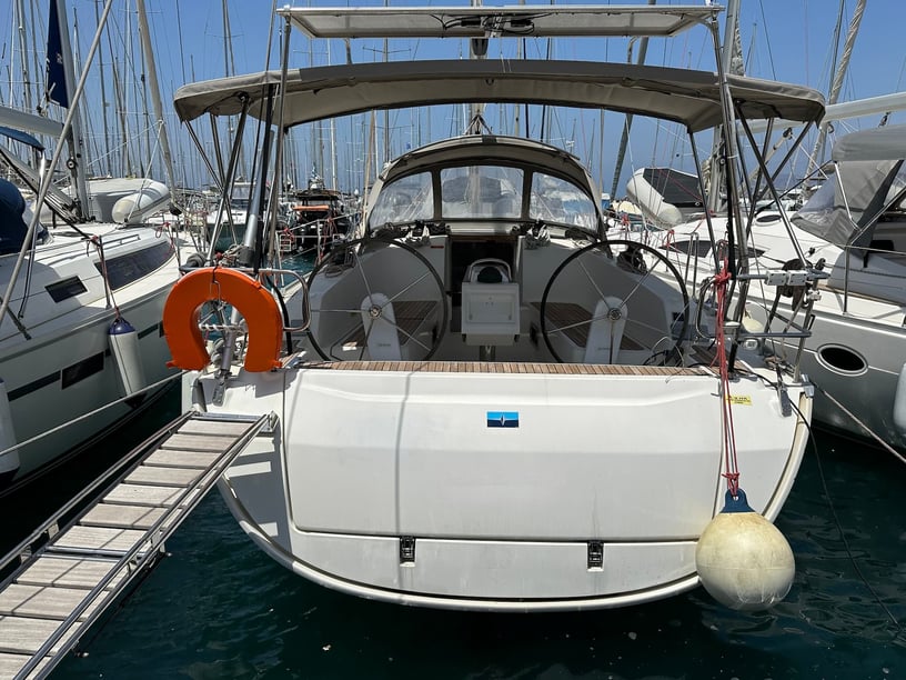 Preveza Zeilboot Cabine 3  8  slaapplaatsen 8  gasten 12.35 m Lijstnummer: #3850