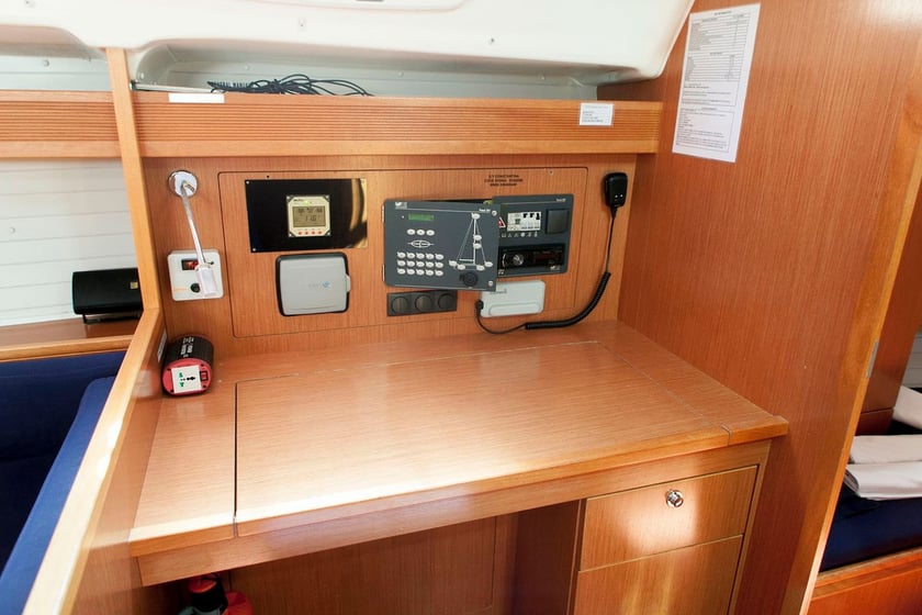 Kos Zeilboot Cabine 3  8  slaapplaatsen 8  gasten 13.1 m Lijstnummer: #3852 3