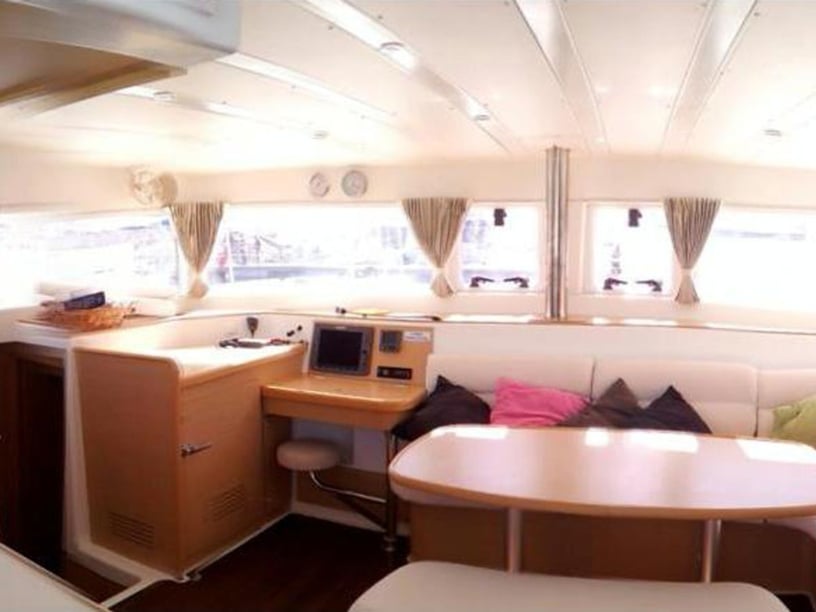 Milazzo Catamaran Cabine 4  10  slaapplaatsen 10  gasten 12.61 m Lijstnummer: #3881 2