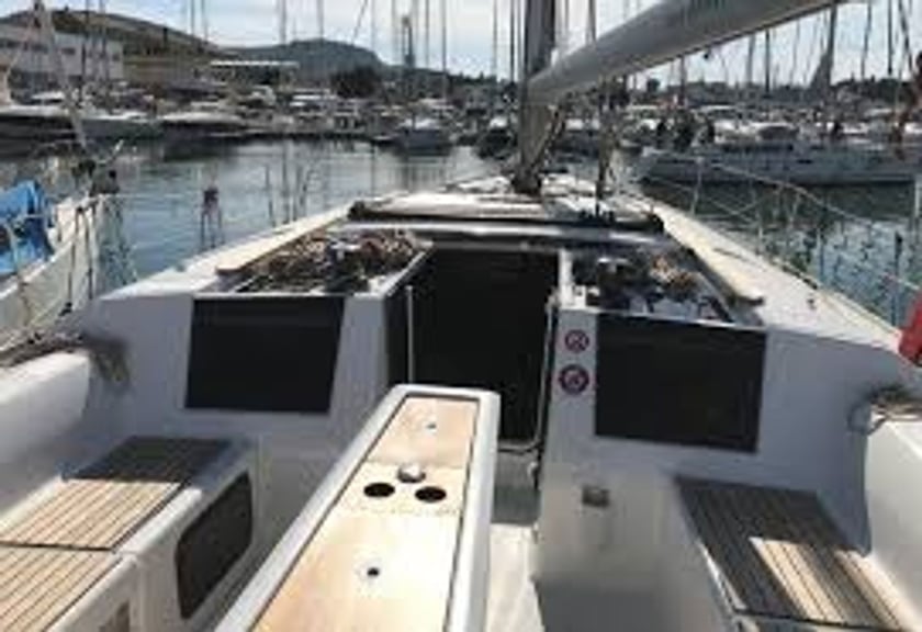 Milazzo Sailboat 4 cabin 10 berths 10 guests 14.15 m Listing Number: #3885 5
