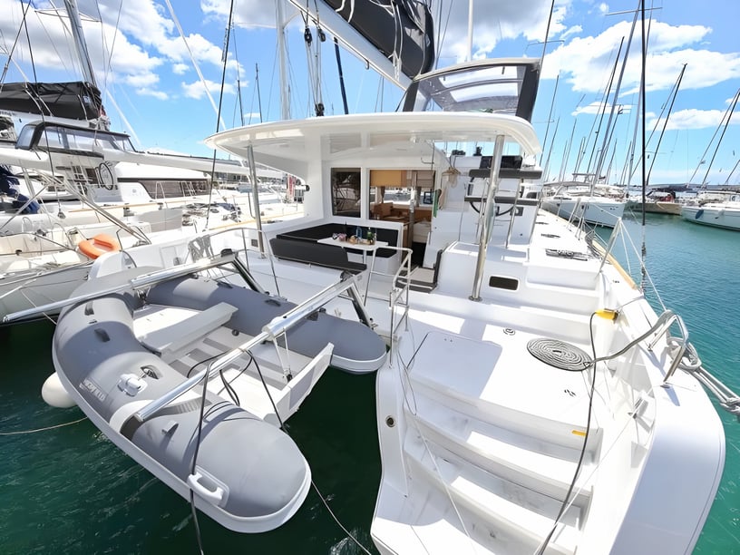 Sukošan Catamaran Cabine 6  Couchettes 12  Invités 12  11.74 m Numéro de l'annonce: #400 5