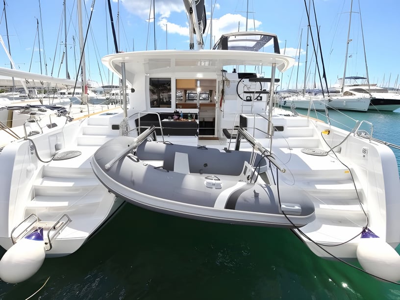 Sukošan Catamaran Cabine 6  Couchettes 12  Invités 12  11.74 m Numéro de l'annonce: #400 2