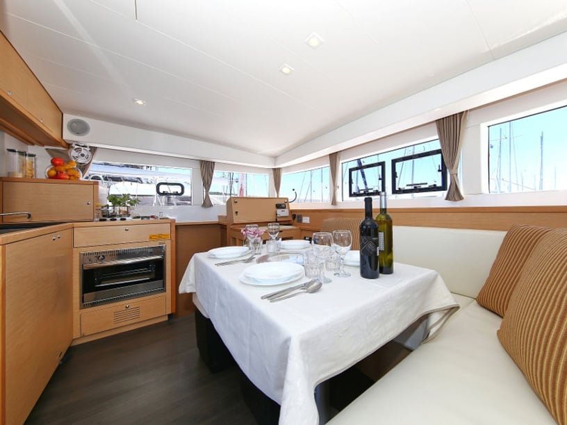 Sukošan Catamaran Cabine 6  Couchettes 12  Invités 12  11.74 m Numéro de l'annonce: #400 4