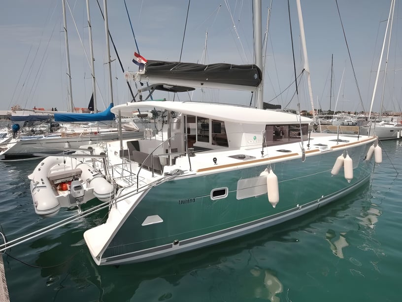 Sukošan Catamaran 6 cabin 12 berths 12 guests 11.97 m Listing Number: #402 3