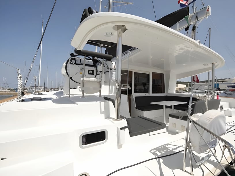 Sukošan Catamaran 6 cabin 12 berths 12 guests 11.97 m Listing Number: #402 5