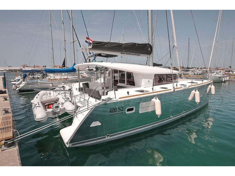 Sukošan Catamaran 6 cabin 12 berths 12 guests 11.97 m Listing Number: #402