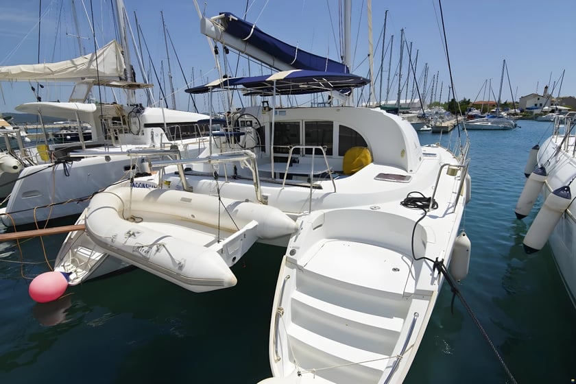 Murter Catamaran 4 cabin 10 berths 10 guests 11.55 m Listing Number: #4026 3