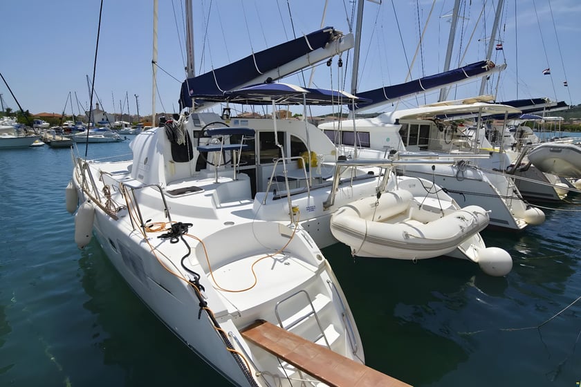 Murter Catamaran 4 cabin 10 berths 10 guests 11.55 m Listing Number: #4026 5