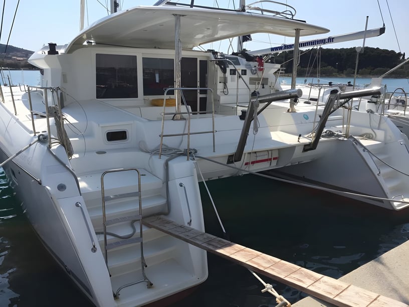 Murter Catamaran 4 cabin 10 berths 10 guests 12.61 m Listing Number: #4027