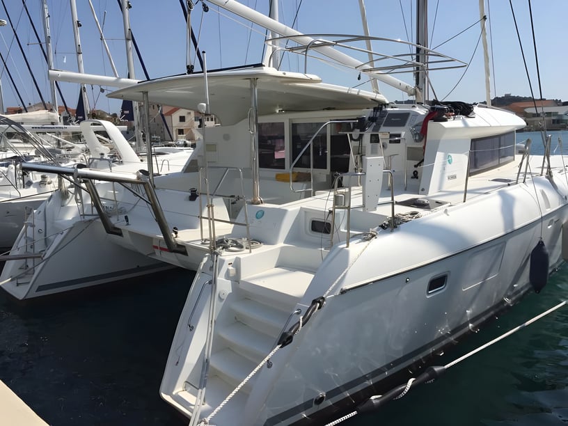 Murter Catamaran 4 cabin 10 berths 10 guests 12.61 m Listing Number: #4027 5