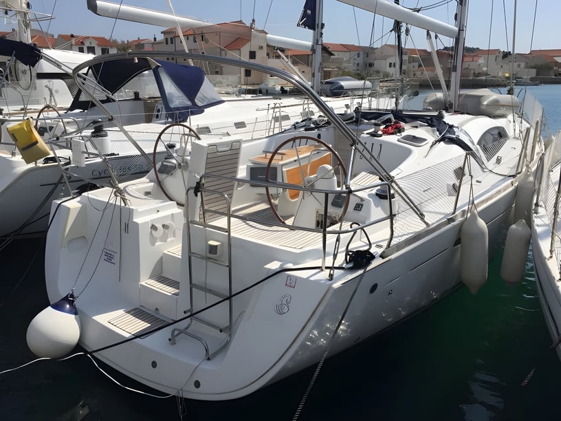 Murter Zeilboot Cabine 4  9  slaapplaatsen 9  gasten 13 m Lijstnummer: #4036 3