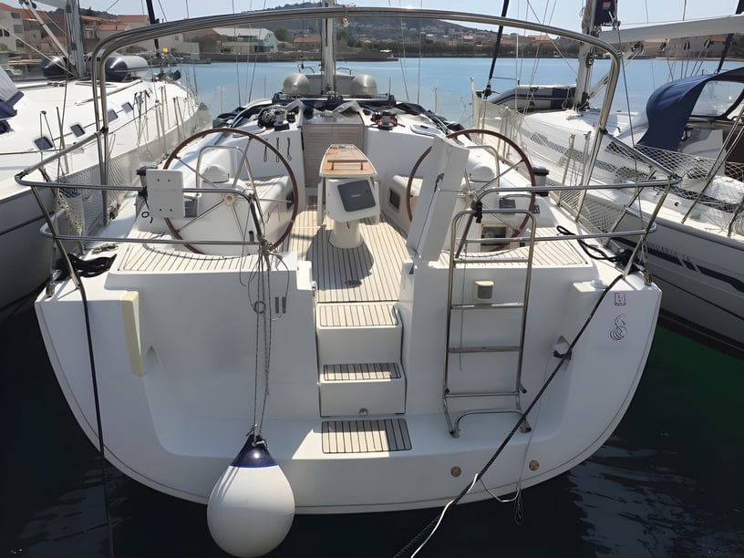 Murter Zeilboot Cabine 4  9  slaapplaatsen 9  gasten 13 m Lijstnummer: #4036