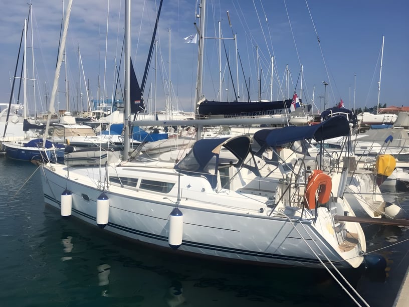 Murter Sailboat 2 cabin 5 berths 5 guests 10.22 m Listing Number: #4040 4