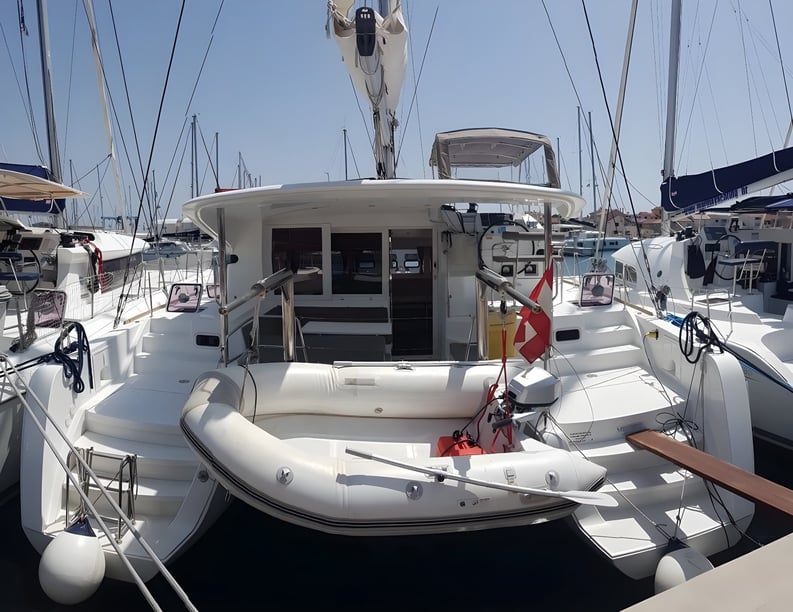 Murter Catamaran 6 cabin 12 berths 12 guests 11.74 m Listing Number: #4047