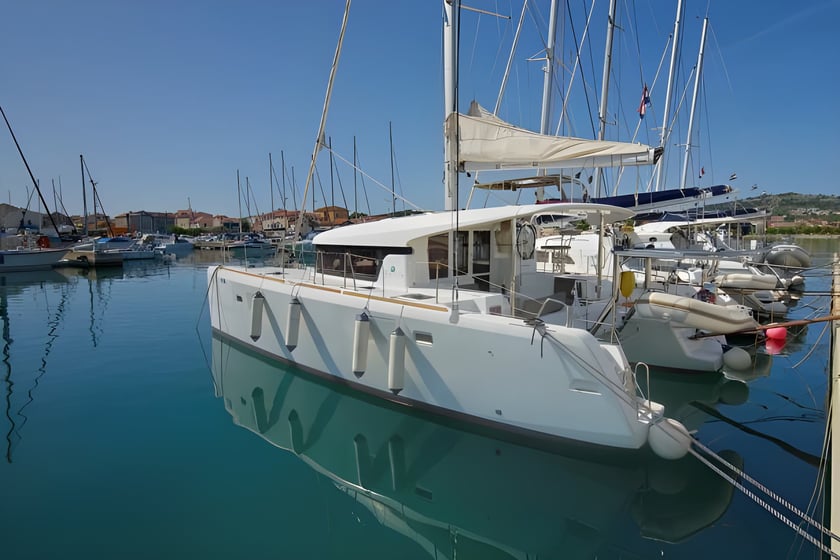 Murter Catamaran 6 cabin 12 berths 12 guests 11.74 m Listing Number: #4047 5