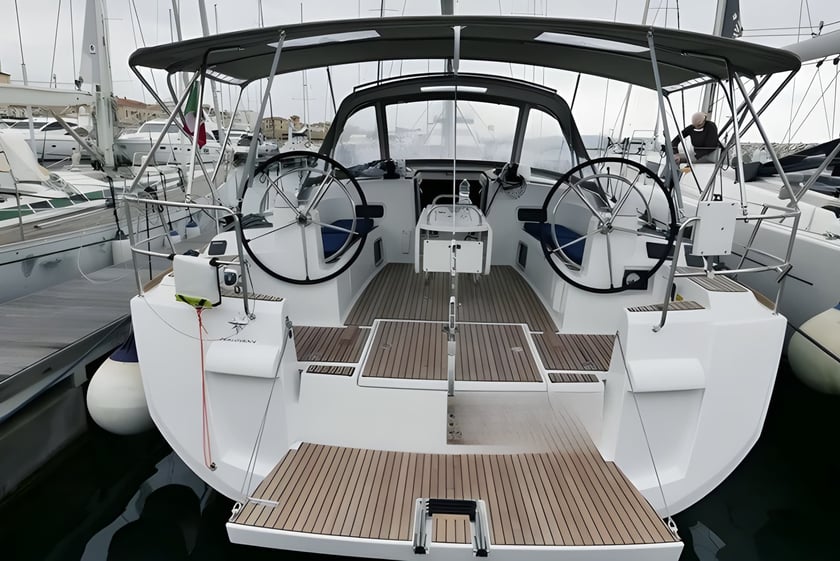 San Vincenzo Zeilboot Cabine 5  10  slaapplaatsen 11  gasten 15.75 m Lijstnummer: #4052 4