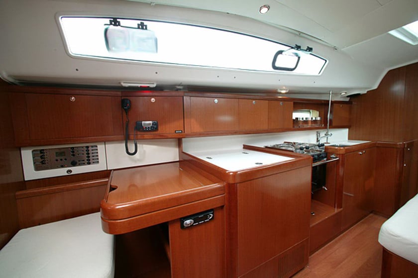 Elefsina Sailboat 3 cabin 8 berths 8 guests 12.17 m Listing Number: #4073 3