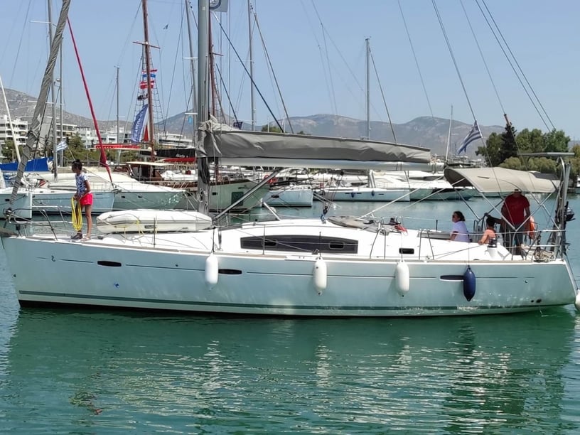 Elefsina Sailboat 3 cabin 8 berths 8 guests 12.17 m Listing Number: #4073