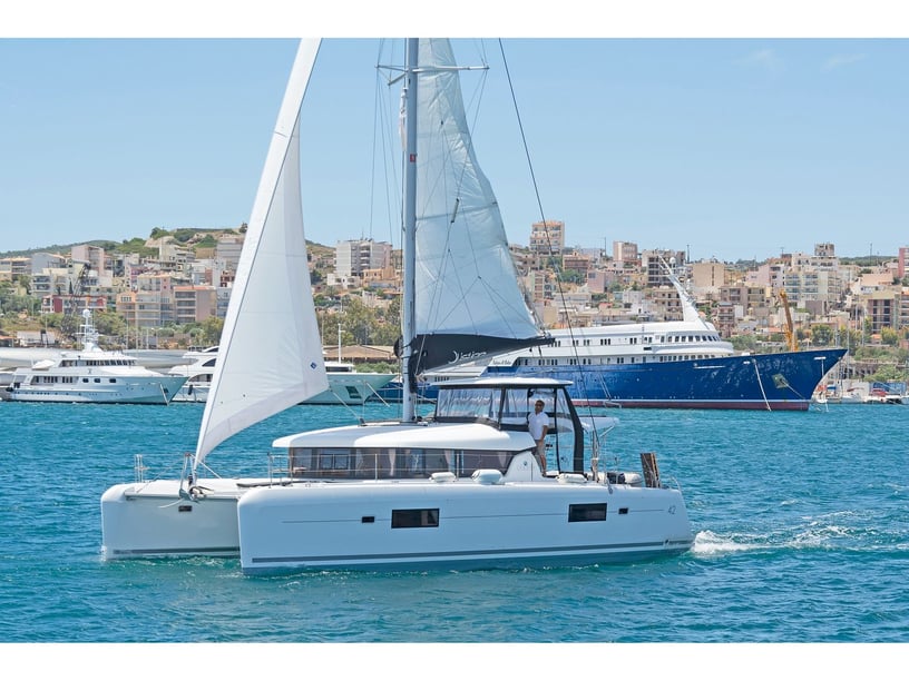 Lavrion Catamaran 6 cabin 10 berths 10 guests 12.8 m Listing Number: #4100