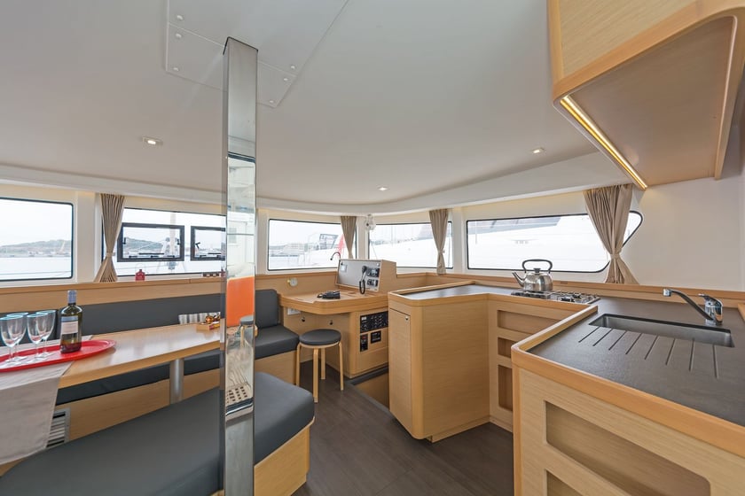 Lavrion Catamaran 6 cabin 10 berths 10 guests 12.8 m Listing Number: #4100 5