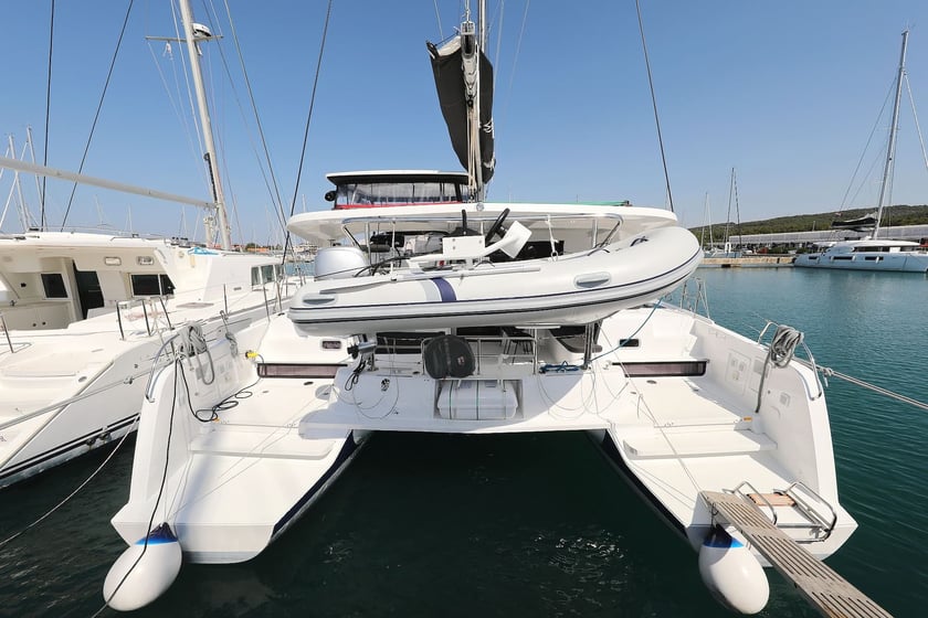 Sukošan Catamaran 6 cabin 12 berths 12 guests 12.8 m Listing Number: #411 5