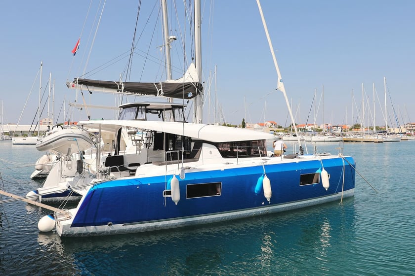 Sukošan Catamaran 6 cabin 12 berths 12 guests 12.8 m Listing Number: #411 3