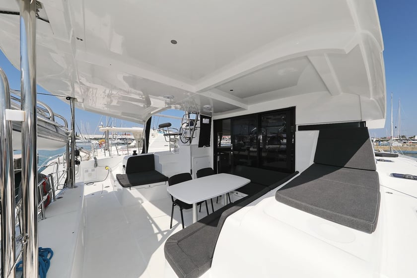 Sukošan Catamaran 6 cabin 12 berths 12 guests 12.8 m Listing Number: #411 5