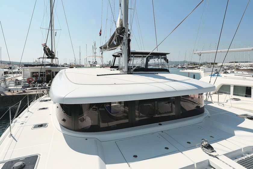 Sukošan Catamaran 6 cabin 12 berths 12 guests 12.8 m Listing Number: #411 4
