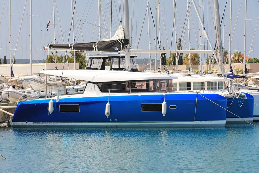 Sukošan Catamaran 6 cabin 12 berths 12 guests 12.8 m Listing Number: #411 4