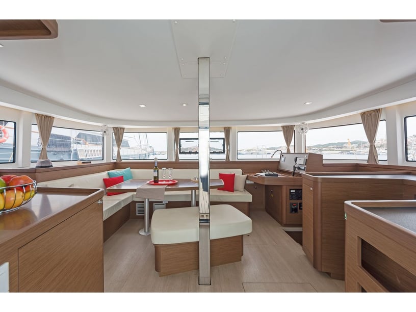 Lavrion Catamaran 6 cabin 10 berths 10 guests 12.8 m Listing Number: #4113 2