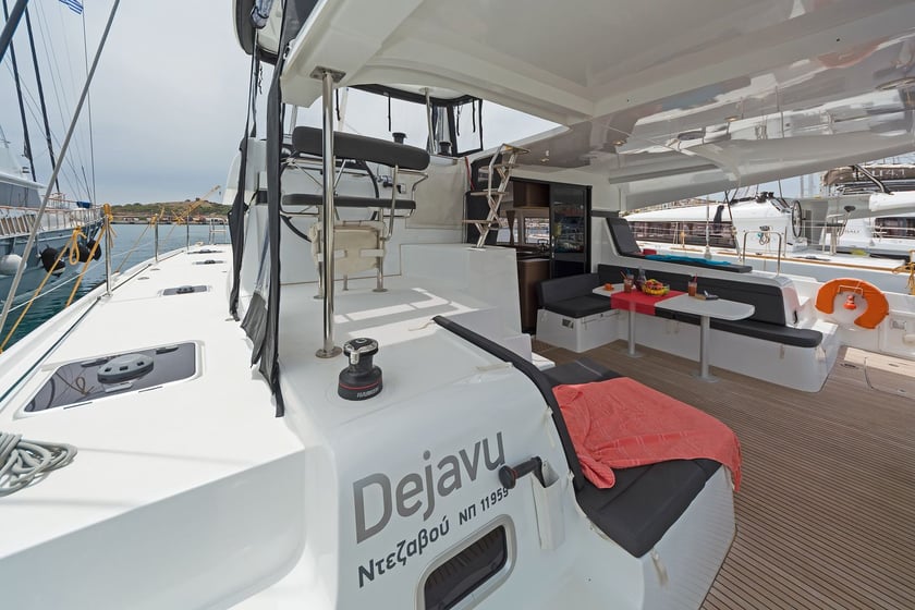 Lavrion Catamaran 6 cabin 10 berths 10 guests 12.8 m Listing Number: #4113 5