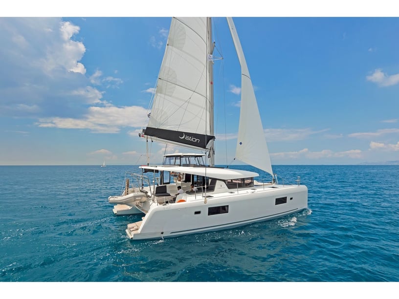 Lavrion Catamaran 6 cabin 10 berths 10 guests 12.8 m Listing Number: #4113