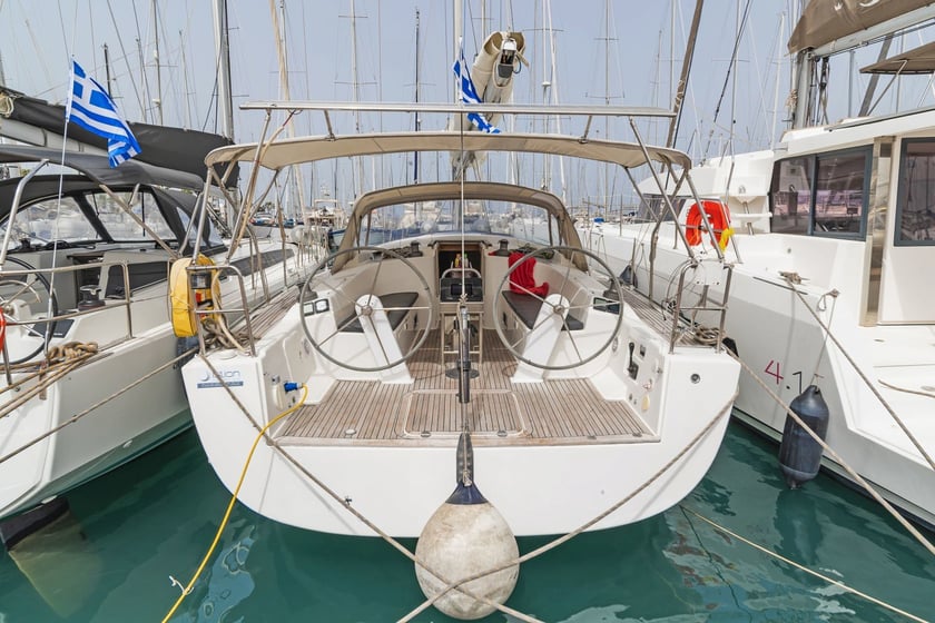 Kos Zeilboot Cabine 3  6  slaapplaatsen 6  gasten 13.3 m Lijstnummer: #4114