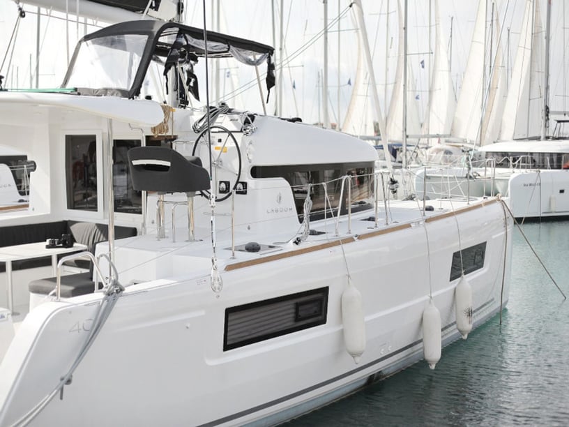 Sukošan Catamaran 6 cabin 12 berths 12 guests 11.74 m Listing Number: #412 2